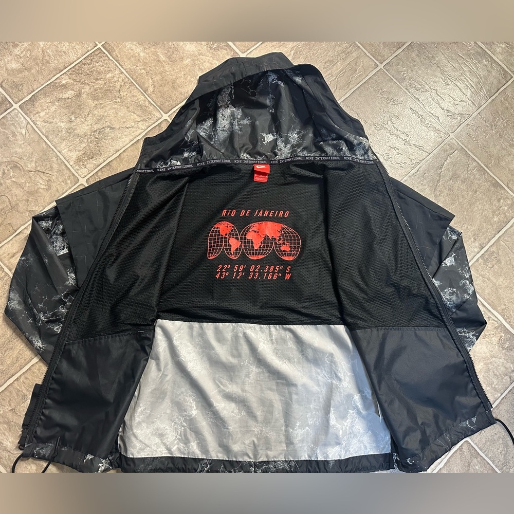 Nike Windrunner - Picture 5 of 8